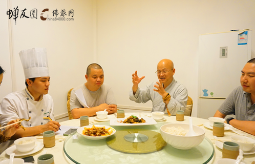 道法法师为素食厨艺创业班学员考核作品点评