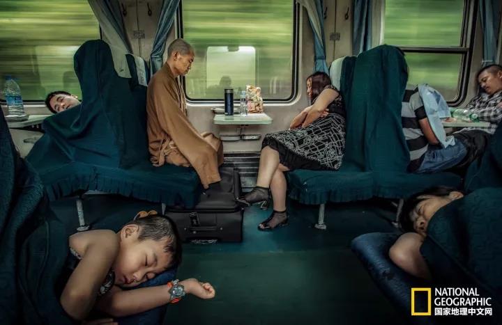 一张照片感动世界：《僧侣的姿态》荣获美国全球摄影大奖