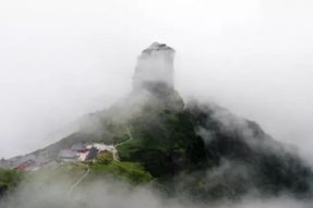 最危险的寺庙之一：建在2336米山顶 还是弥勒菩萨道场——佛旅网