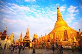 它是缅甸最神圣的佛塔，里面供奉了四位佛陀的遗物！也是世界上历史悠久、价值昂贵的佛塔！