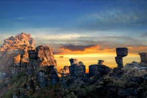 梵净山景点介绍：老金顶-蝉友圈 佛旅网 佛教旅游 佛教圣地 佛旅领队 佛教导游