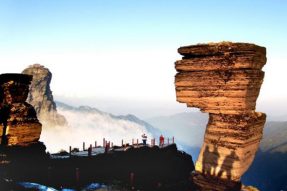 梵净山景点介绍：蘑菇石-蝉友圈 佛旅网 佛教旅游 佛教圣地 佛旅领队 佛教导游