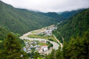 西藏线路： 气候湿润 在亚东吉隆感受温暖 佛旅网 佛教旅游 佛教圣地 佛旅领队 佛教导游