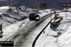 西藏多地降雪，折多山路段临时交通管制，请注意！！