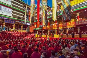 【动态】共庆盛事、共享法喜——庆祝班禅获得嘎钦佛学学位仪式在扎什伦布寺举行