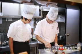 10月10日-17日“素食烹饪师”培训班|6种及以上家居常用设备及烹饪技法、24款代表性素食菜品制作，成为一名优秀的素食烹饪师。