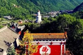 梦参老和尚对蝉友圈开示：来五台山应该要朝佛母洞。这里是五台山最殊胜的地方之一。